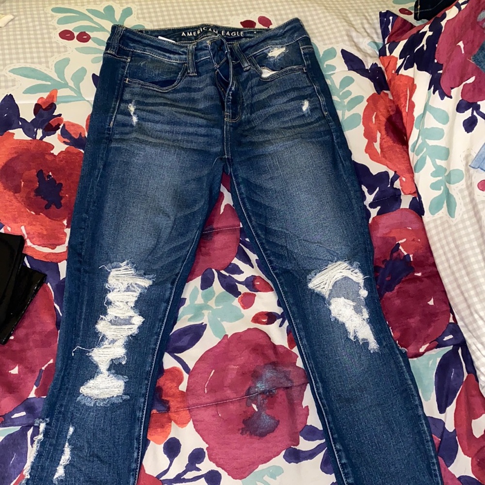 Distressed skinny jeans